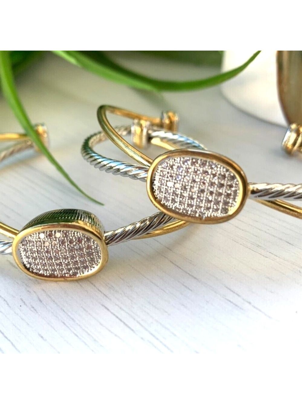 Stylist Cuff Bracelet New - Picture 3 of 4